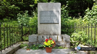 pomnik-sovetskym-vojakum-nyznerov-04