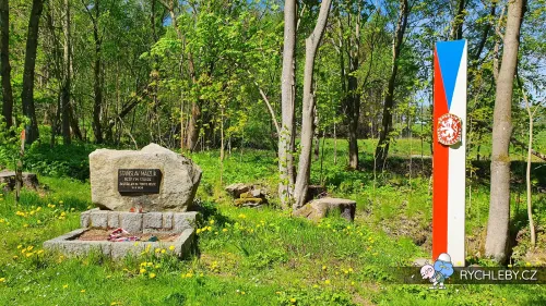 pomnik-majzlik-02.webp