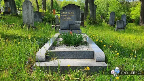 pomnik-majzlik-08.webp