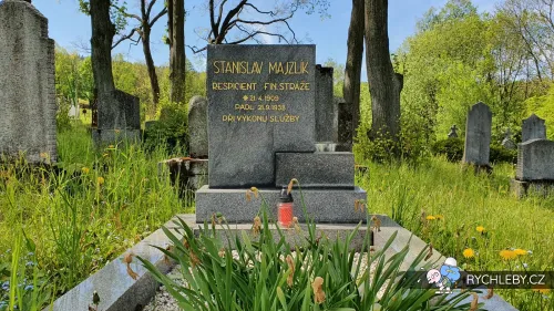 pomnik-majzlik-09.webp