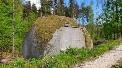 nahled-pomnik-lesnikum