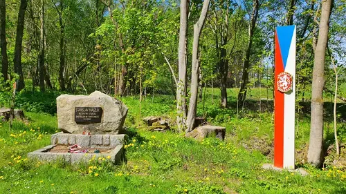 nahled-pomnik-majzlik