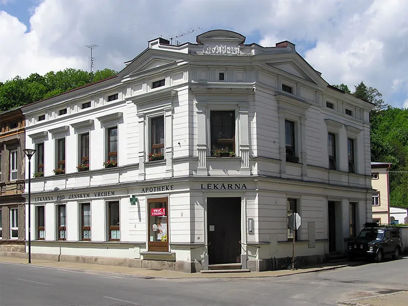 pamatky-javornik-lekarna
